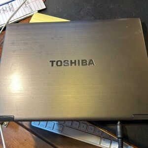 TOSHIBA ULTRABOOK LAPTOP - WINDOWS 7